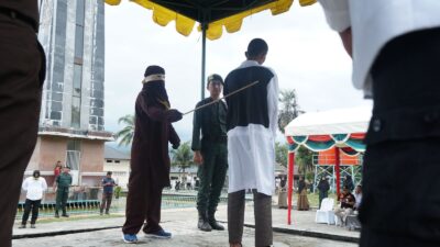 Tiga Pelanggar Syariat Islam di Aceh Besar Dicambuk 