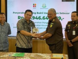 Kejati Aceh Kembalikan Uang Sitaan Kasus Tipikor  KPMJB Aceh Barat