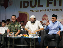 Meriahkan Malam Takbiran Kasdam IM ikut Tabuh Bedug di Halaman Masjid Raya Baiturrahman