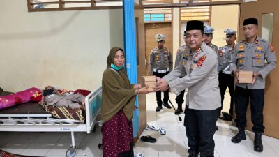 Kapolres Nagan Raya Berbagi Takjil di Rumah Sakit Umum Nagan Raya