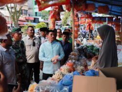 Selama Ramadan, Bupati Aceh Barat Beri Toleransi Berjualan di Jalan Nasional