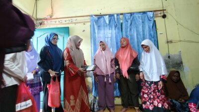 Istri Wagub Bersama PW Salimah Aceh dan Laznas Yakesma Santuni 42 Keluarga Tunanetra