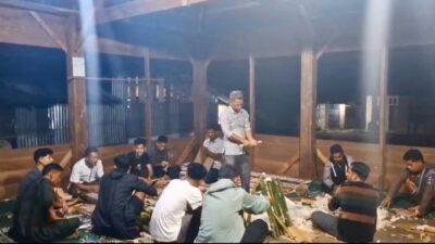 Anak Muda Beutong Ateuh Banggalang Antusias Persiapkan Pawai Obor