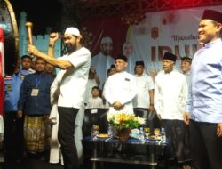 Anggota DPRA/Ketua DPW PA Aceh Besar Hasballah Dampingi Mualem – Dek Fad Lepas Pawai Takbir