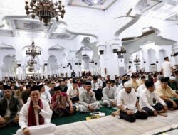 Gubernur dan Wakil Gubernur Aceh Shalat Idul Fitri di Masjid Raya Baiturrahman