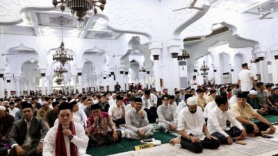 Gubernur dan Wakil Gubernur Aceh Shalat Idul Fitri di Masjid Raya Baiturrahman