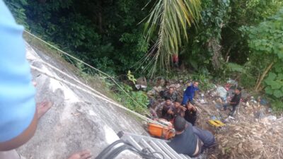 Mobil Avanza Masuk Jurang di Tanjakan Cot Murong Sabang, Polisi Evakuasi Para Korban