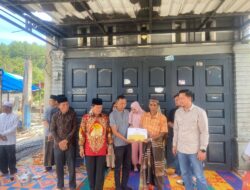 Wabub Gayo Lues H. Maliki Serahkan Bantuan untuk Korban Kebakaran Desa Reje Pudung