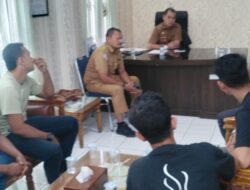 Pj Geuchik Pecat Kadus, Puluhan Warga Ule Jalan Datangi Kantor Camat Banda Sakti