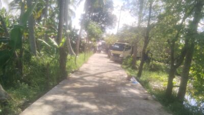 Jalan Rabat Beton di Desa Ulee Jalan Diduga Dibangun Asal Jadi