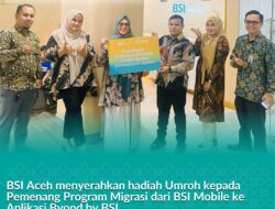 BSI Aceh Serahkan Hadiah Umrah bagi Pemenang Migrasi BSI Mobile ke Byond by BSI