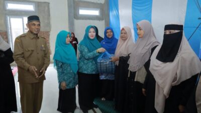 TP PKK Aceh Besar Buka Sekolah Lansia Ranub Seulaseh di Meunasah Karieng Lamlhom