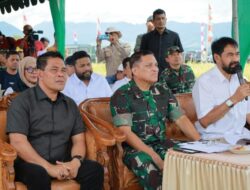 Didampingi Syech Muharram, Gubernur Aceh Panen Raya Serentak Nasional di Gampong Lam Carak Seulimeum