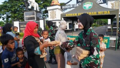 Jum’at Berkah, Kodam Iskandar Muda Bagikan 197 Paket Makan Gratis untuk Warga