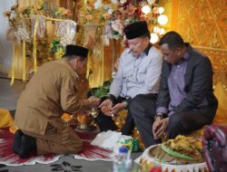 Bupati TRK Lepas 120 Jamaah Calon Haji Nagan Raya Diwarnai Peusijuek di Masjid Giok