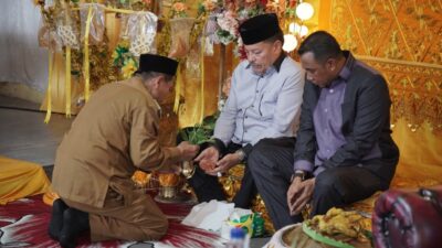 Bupati TRK Lepas 120 Jamaah Calon Haji Nagan Raya Diwarnai Peusijuek di Masjid Giok