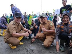 Peringati Hari Keanekaragaman Hayati Internasional, Bupati Aceh Besar Tanam Manggrove