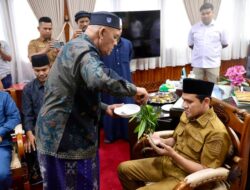 Ulama dan Tokoh Politik Aceh Lepas Keberangkatan Wagub Fadhlullah ke Tanah Suci