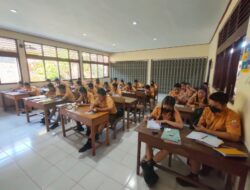 Bukan Anti Teknologi, Ini Alasan Sekolah Harus Membatasi Smartphone Saat Belajar