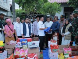 Wakil Bupati Aceh Besar Serahkan Bantuan Masa Panik untuk Korban Kebakaran di Gampong Rumpet