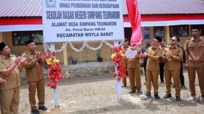 Bupati Aceh Barat Tingkatkan Status SD Swasta Simpang Teumarom Jadi SD Negeri
