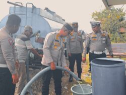 Momen Hari Bhayangkara, Polres Aceh Utara Salurkan Air Bersih Gratis untuk Warga Pesisir