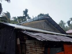 Angin Kencang Tumbangkan Pohon dan Terjang Rumah Warga di Sabang