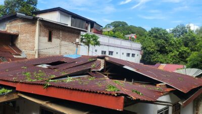 Angin Kencang, Dua Rumah Rusak Tertimpa Pohon di Sabang