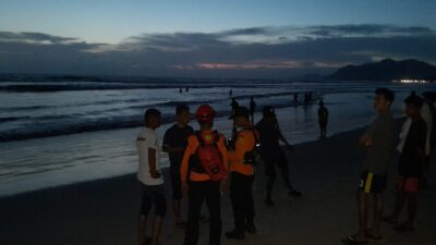 Dua Bocah Meulaboh Hilang Saat Mandi Bersama Orang Tuanya di Pantai Lhoknga