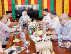 Ketua TP-PKK Aceh Marlina Usman Pimpin Rapat Bantuan Rumah Layak Huni