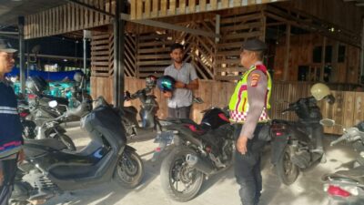 Kunjungi Warga, Polisi Harap Warga Melaporkan Jika Ada Gangguan Kamtibmas