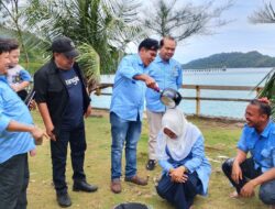 Pertama di PWI Sabang, Penyerahan Kartu Pers Anggota Muda Diwarnai Ritual Siram Bunga