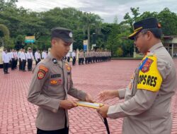 Bentuk Apresiasi, Kapolres Nagan Raya Berikan Penghargaan kepada Anggota Berprestasi