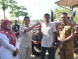 Tingkatkan Produksi Pertanian, Wagub Aceh Serahkan Alsintan untuk Tiga Kabupaten