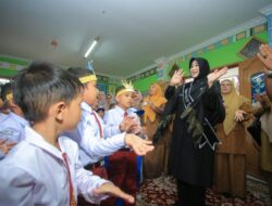 Illiza – Afdhal Pantau Hari Pertama Masuk Sekolah