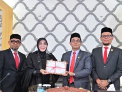 Wali Kota Serahkan Dokumen RKUA-PPAS APBK-Perubahan Banda Aceh ke DPRK
