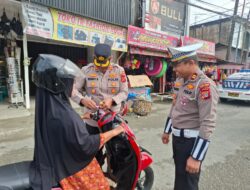 Sambut HUT RI ke 80, Kapolres Nagan Raya Tebar Semangat Merah Putih di Jalan Raya