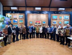 Bahas 20 Tahun Perdamaian Aceh dan Revisi UUPA, Wagub Aceh Bersama Wali Nanggroe Aceh Bertemu SBY