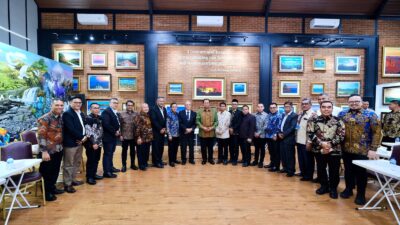 Bahas 20 Tahun Perdamaian Aceh dan Revisi UUPA, Wagub Aceh Bersama Wali Nanggroe Aceh Bertemu SBY