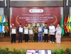 Peringati 2 Dekade Damai Aceh, UIN Ar-Raniry Berikan Penghargaan Peace Award Kepada Tokoh Perdamaian Aceh
