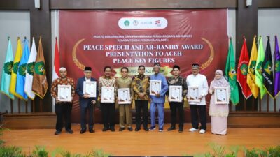 Peringati 2 Dekade Damai Aceh, UIN Ar-Raniry Berikan Penghargaan Peace Award Kepada Tokoh Perdamaian Aceh
