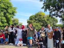 Turis Inggris Kagumi Kemeriahan Pawai Karnaval HUT ke-80 RI di Sabang