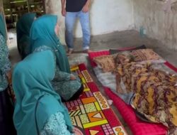 Ketua TP PKK Aceh Besar Sambangi Rumah Halimah Warga Lam Geu Eu Terbaring Sakit