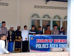 Kapolres Aceh Singkil Sumbang 30 Sak Semen untuk Pembangunan Masjid At-Taqwa