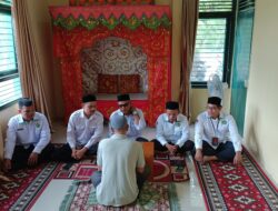 Bakal Calon Keuchik Uji Baca Al Qur’an di KUA Sukamakmur