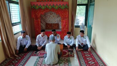 Bakal Calon Keuchik Uji Baca Al Qur’an di KUA Sukamakmur