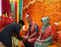 Pangdam IM Mayjen TNI Joko Hadi Susilo Disambut Adat Aceh di Bandara SIM