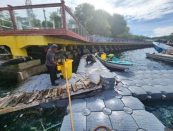 DLHK Sabang Kumpulkan Sampah Plastik Dari Teluk