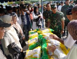 HUT ke-80 TNI, Kodam IM Gelar Gerakan Pasar Murah di Halaman Masjid Baitussalihin Ulee Kareng