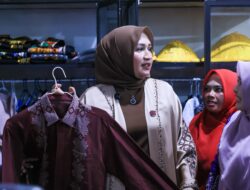 Kak Ana Apresiasi Produk Kerajinan Dekranasda Aceh Timur